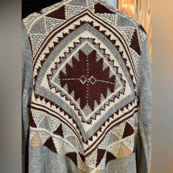 Beautiful waterfall Aztec sweater - Picture 2 of 5